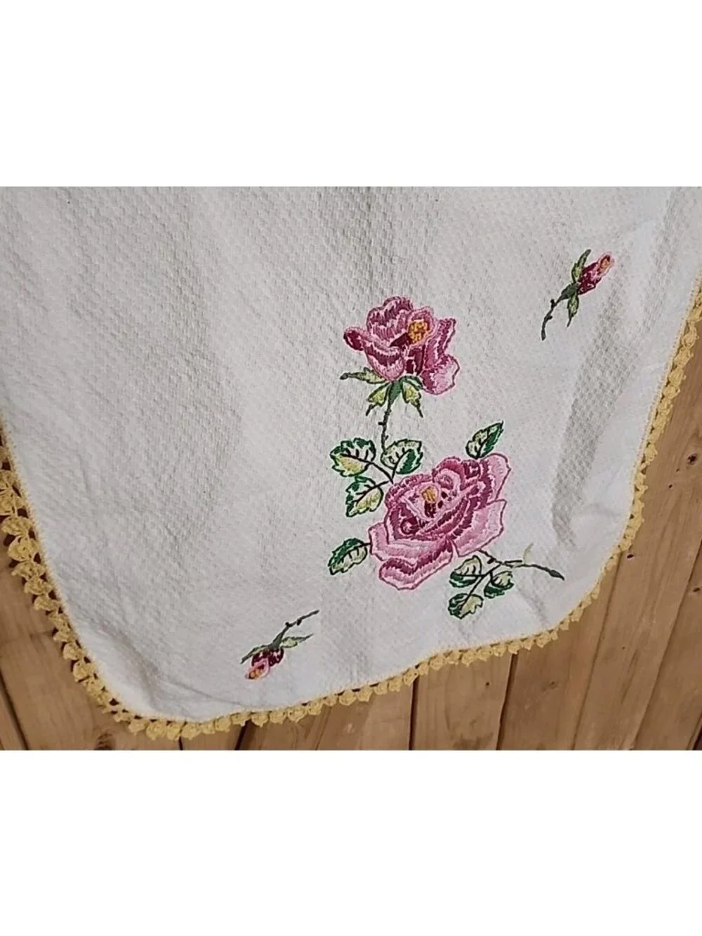 Vintage Hand Embroidered Crocheted‎ Edge Rose Floral Table Runner Dresser Scarf